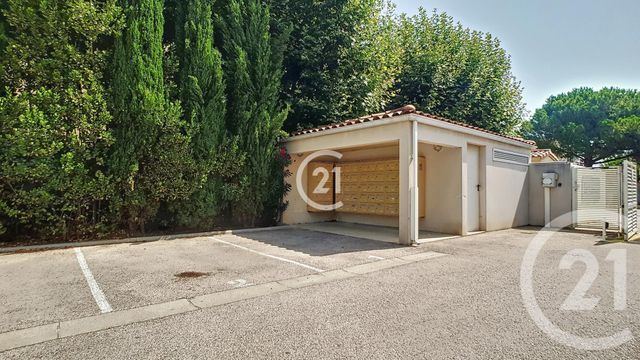 Appartement T3 à louer - 3 pièces - 63,60 m2 - Arles - 13 - PROVENCE-ALPES-COTE-D-AZUR