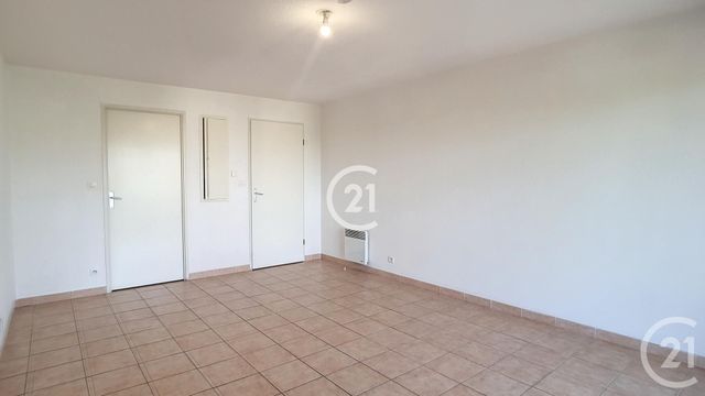 Appartement T3 à louer - 3 pièces - 63,60 m2 - Arles - 13 - PROVENCE-ALPES-COTE-D-AZUR