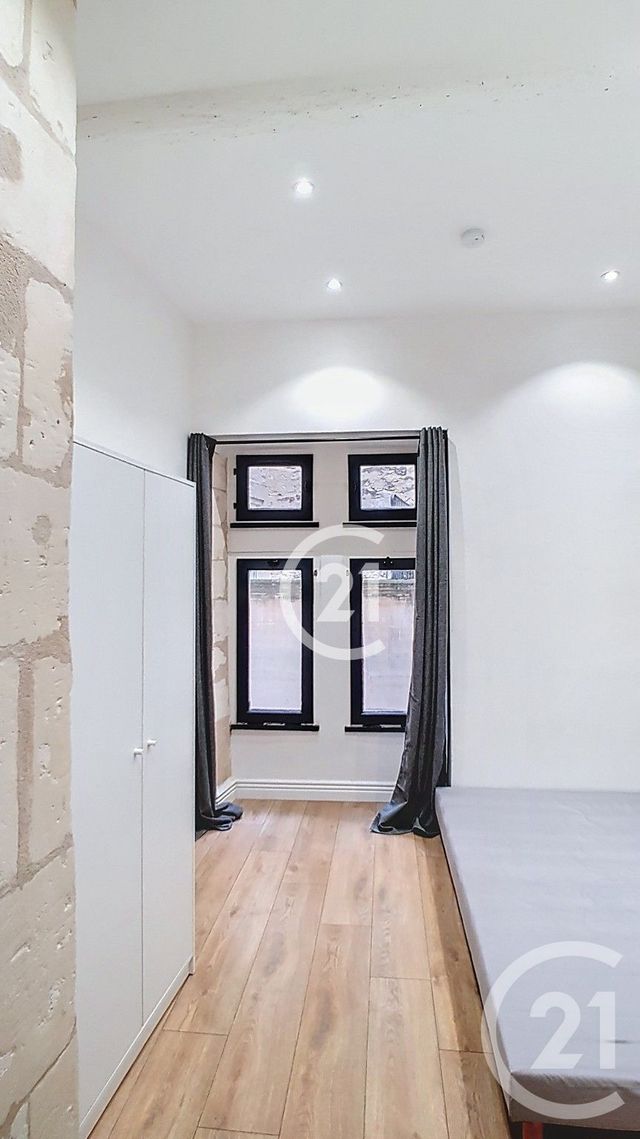 Appartement T2 &agrave; louer - 2 pi&egrave;ces - 27 m2 - Arles - 13 - PROVENCE-ALPES-COTE-D-AZUR