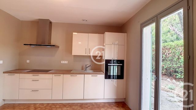 Maison &agrave; louer - 5 pi&egrave;ces - 140,52 m2 - St Martin De Crau - 13 - PROVENCE-ALPES-COTE-D-AZUR