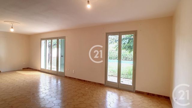 Maison &agrave; louer - 5 pi&egrave;ces - 140,52 m2 - St Martin De Crau - 13 - PROVENCE-ALPES-COTE-D-AZUR