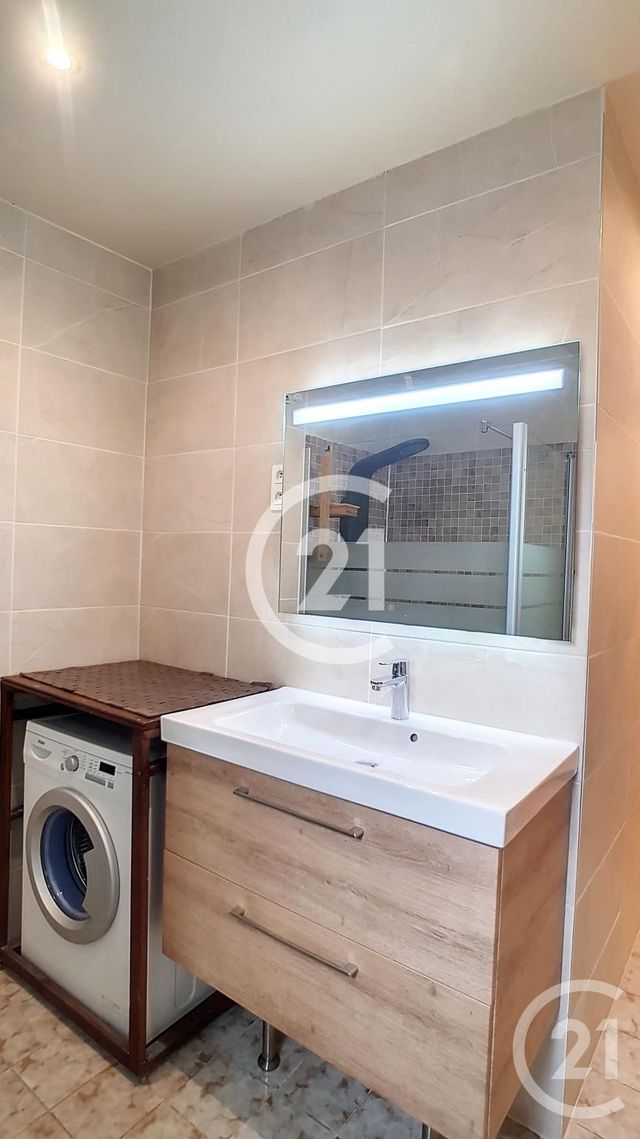 Maison &agrave; louer - 5 pi&egrave;ces - 140,52 m2 - St Martin De Crau - 13 - PROVENCE-ALPES-COTE-D-AZUR