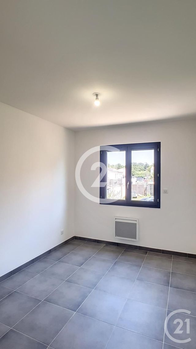 Maison &agrave; louer - 3 pi&egrave;ces - 60,45 m2 - Mas Thibert - 13 - PROVENCE-ALPES-COTE-D-AZUR