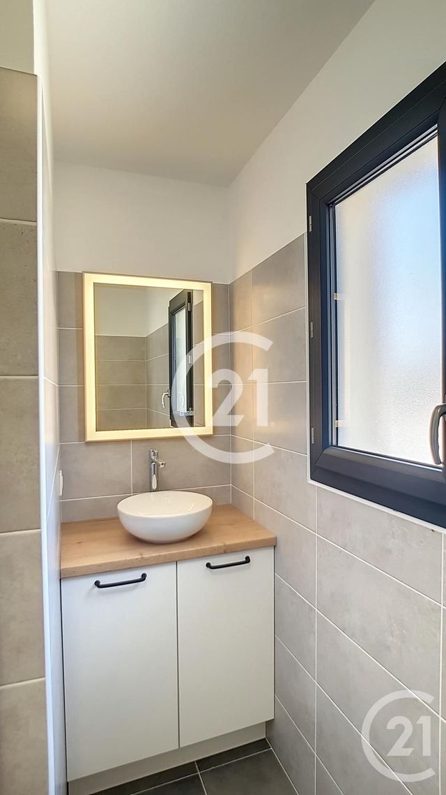 Maison &agrave; louer - 3 pi&egrave;ces - 60,45 m2 - Mas Thibert - 13 - PROVENCE-ALPES-COTE-D-AZUR