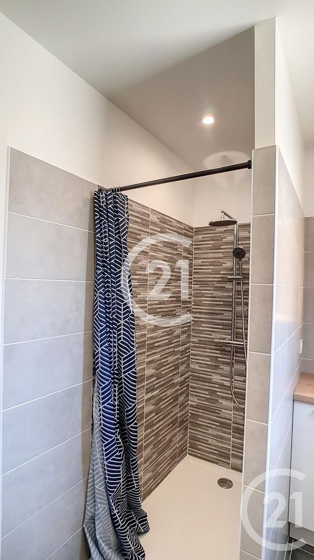 Maison &agrave; louer - 3 pi&egrave;ces - 60,45 m2 - Mas Thibert - 13 - PROVENCE-ALPES-COTE-D-AZUR