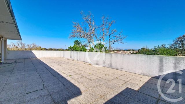 Appartement F4 &agrave; louer - 4 pi&egrave;ces - 89,79 m2 - St Martin De Crau - 13 - PROVENCE-ALPES-COTE-D-AZUR