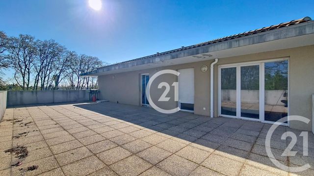 Appartement F4 &agrave; louer - 4 pi&egrave;ces - 89,79 m2 - St Martin De Crau - 13 - PROVENCE-ALPES-COTE-D-AZUR