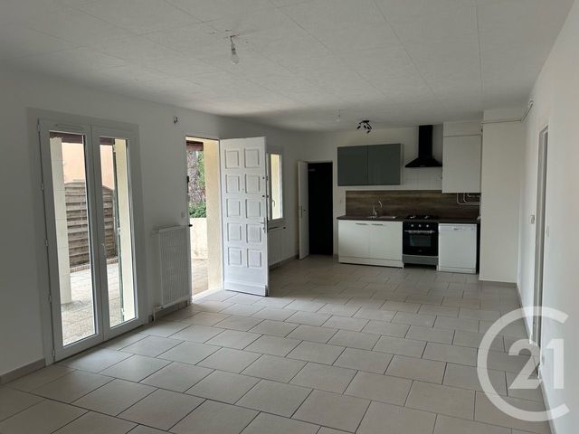 Appartement T3 &agrave; louer - 3 pi&egrave;ces - 68,98 m2 - Arles - 13 - PROVENCE-ALPES-COTE-D-AZUR