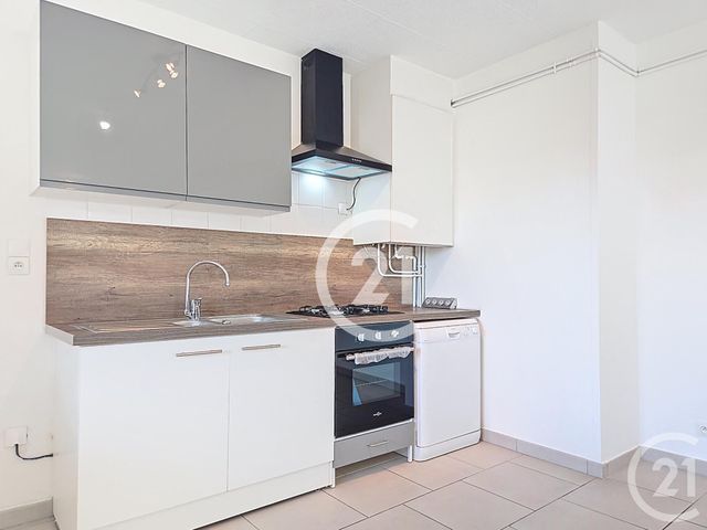 Appartement T3 &agrave; louer - 3 pi&egrave;ces - 68,98 m2 - Arles - 13 - PROVENCE-ALPES-COTE-D-AZUR