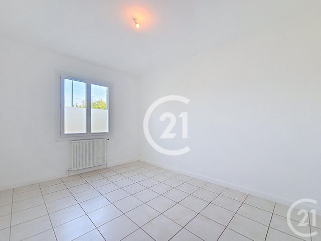 Appartement T3 &agrave; louer - 3 pi&egrave;ces - 68,98 m2 - Arles - 13 - PROVENCE-ALPES-COTE-D-AZUR