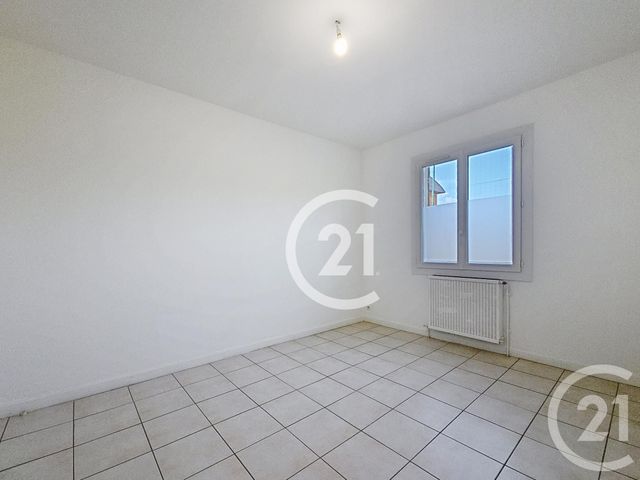 Appartement T3 &agrave; louer - 3 pi&egrave;ces - 68,98 m2 - Arles - 13 - PROVENCE-ALPES-COTE-D-AZUR