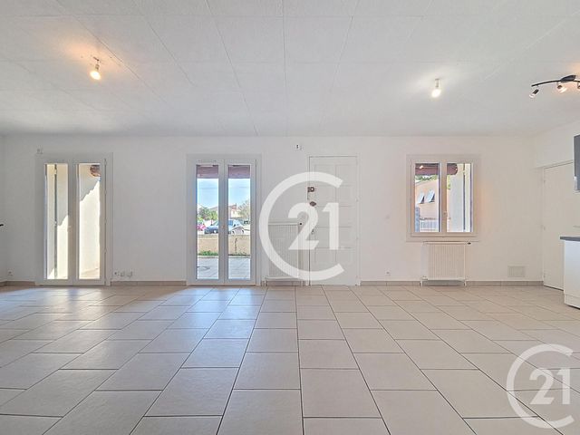 Appartement T3 &agrave; louer - 3 pi&egrave;ces - 68,98 m2 - Arles - 13 - PROVENCE-ALPES-COTE-D-AZUR