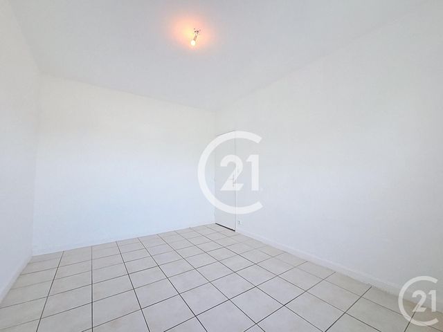 Appartement T3 &agrave; louer - 3 pi&egrave;ces - 68,98 m2 - Arles - 13 - PROVENCE-ALPES-COTE-D-AZUR