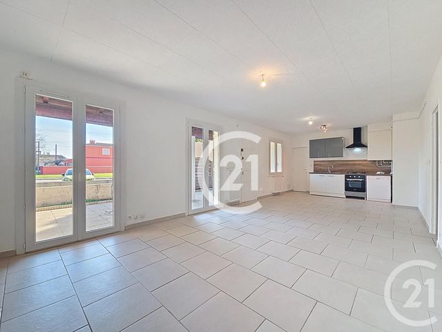 Appartement T3 &agrave; louer - 3 pi&egrave;ces - 68,98 m2 - Arles - 13 - PROVENCE-ALPES-COTE-D-AZUR