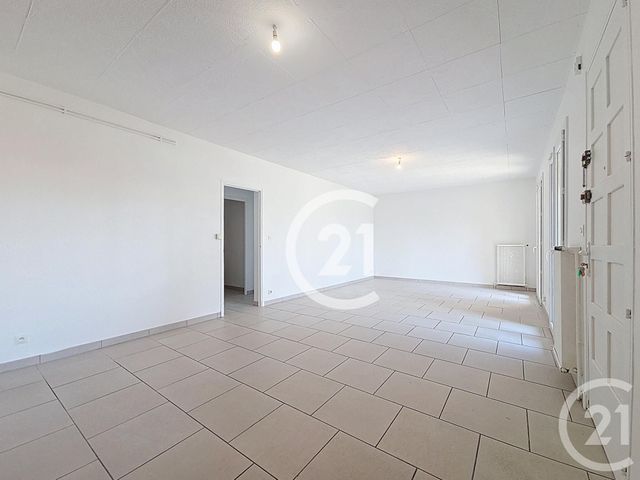Appartement T3 &agrave; louer - 3 pi&egrave;ces - 68,98 m2 - Arles - 13 - PROVENCE-ALPES-COTE-D-AZUR