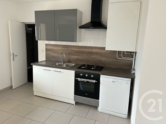 Appartement T3 &agrave; louer - 3 pi&egrave;ces - 68,98 m2 - Arles - 13 - PROVENCE-ALPES-COTE-D-AZUR