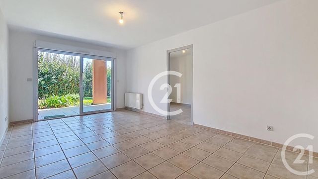 Appartement T3 &agrave; louer - 3 pi&egrave;ces - 77,19 m2 - St Martin De Crau - 13 - PROVENCE-ALPES-COTE-D-AZUR