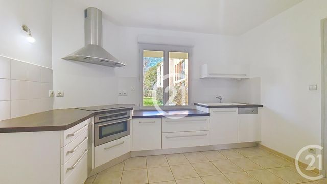 Appartement T3 &agrave; louer - 3 pi&egrave;ces - 77,19 m2 - St Martin De Crau - 13 - PROVENCE-ALPES-COTE-D-AZUR