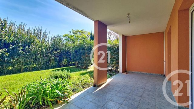 Appartement T3 &agrave; louer - 3 pi&egrave;ces - 77,19 m2 - St Martin De Crau - 13 - PROVENCE-ALPES-COTE-D-AZUR