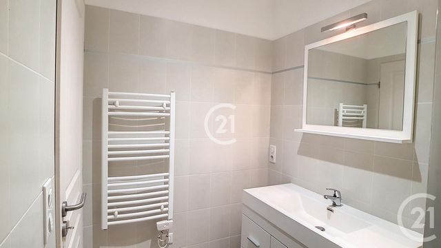Maison &agrave; louer - 3 pi&egrave;ces - 68,65 m2 - St Martin De Crau - 13 - PROVENCE-ALPES-COTE-D-AZUR