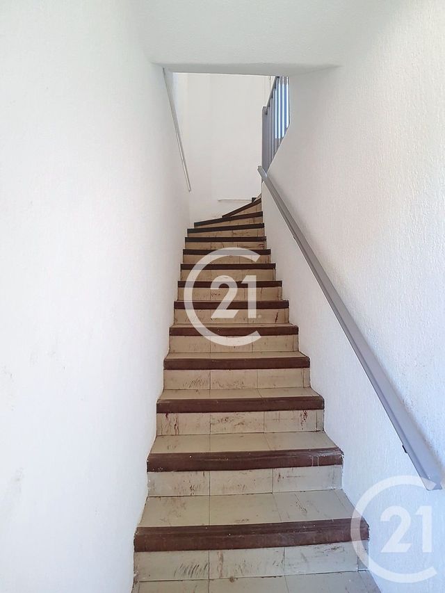 Appartement T3 &agrave; louer - 3 pi&egrave;ces - 84,63 m2 - St Martin De Crau - 13 - PROVENCE-ALPES-COTE-D-AZUR