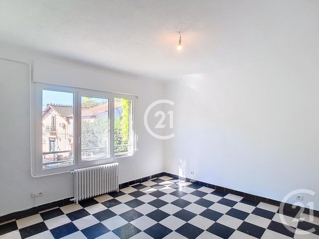 Appartement T3 &agrave; louer - 3 pi&egrave;ces - 84,63 m2 - St Martin De Crau - 13 - PROVENCE-ALPES-COTE-D-AZUR