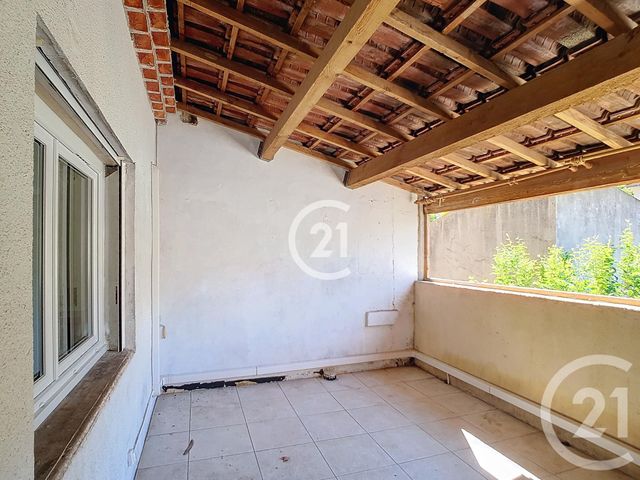 Appartement T3 &agrave; louer - 3 pi&egrave;ces - 84,63 m2 - St Martin De Crau - 13 - PROVENCE-ALPES-COTE-D-AZUR