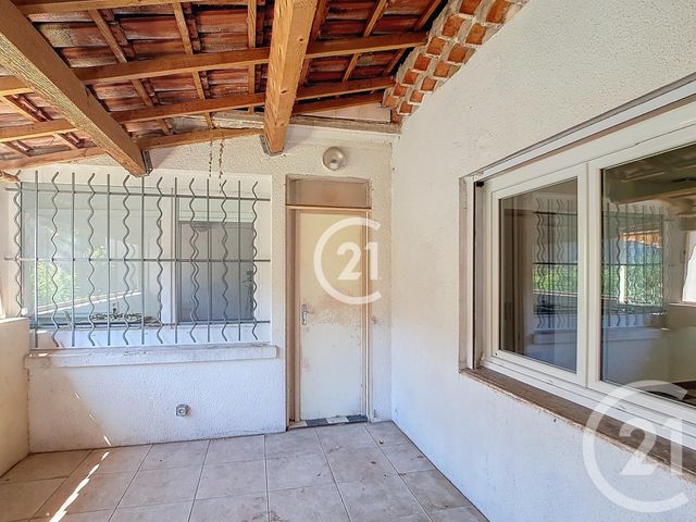 Appartement T3 &agrave; louer - 3 pi&egrave;ces - 84,63 m2 - St Martin De Crau - 13 - PROVENCE-ALPES-COTE-D-AZUR