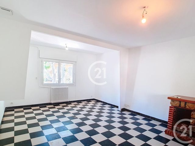 Appartement T3 &agrave; louer - 3 pi&egrave;ces - 84,63 m2 - St Martin De Crau - 13 - PROVENCE-ALPES-COTE-D-AZUR