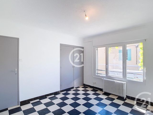 Appartement T3 &agrave; louer - 3 pi&egrave;ces - 84,63 m2 - St Martin De Crau - 13 - PROVENCE-ALPES-COTE-D-AZUR