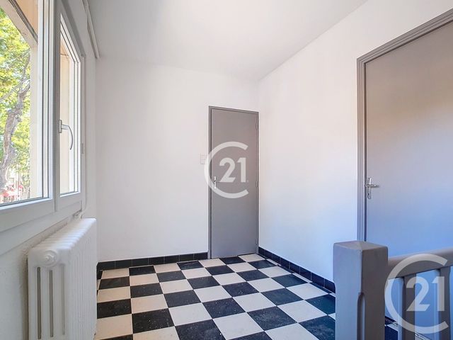 Appartement T3 &agrave; louer - 3 pi&egrave;ces - 84,63 m2 - St Martin De Crau - 13 - PROVENCE-ALPES-COTE-D-AZUR