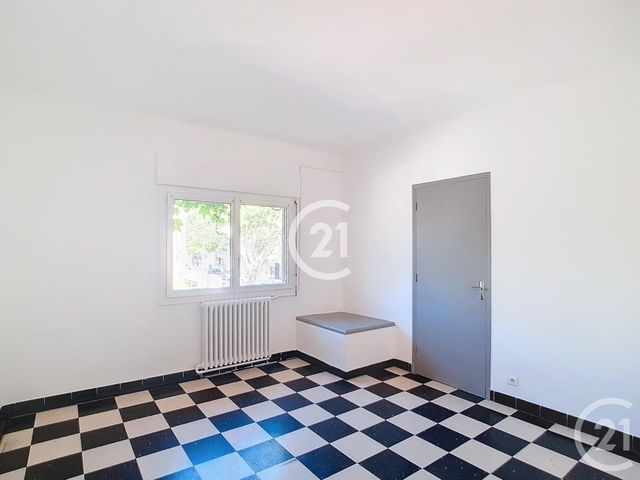 Appartement T3 &agrave; louer - 3 pi&egrave;ces - 84,63 m2 - St Martin De Crau - 13 - PROVENCE-ALPES-COTE-D-AZUR