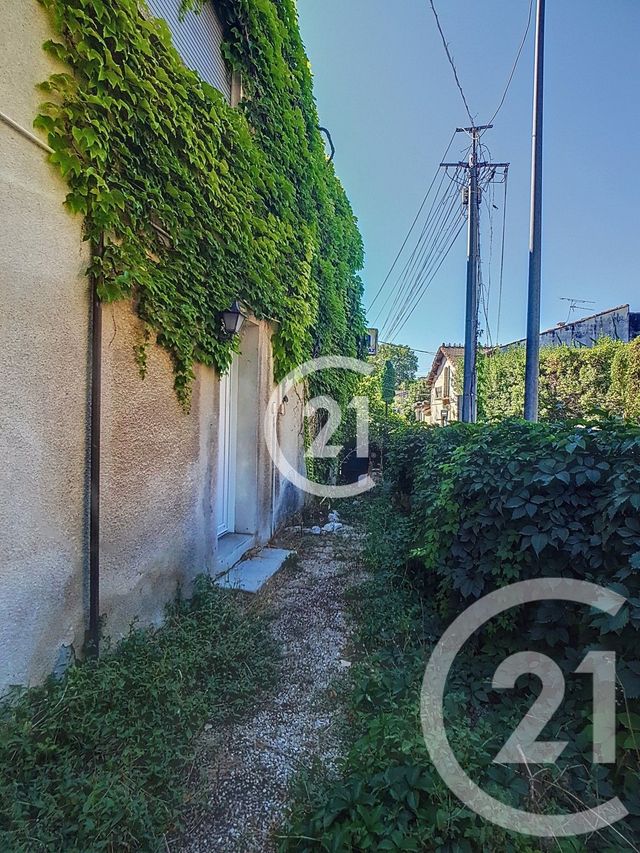 Appartement T3 &agrave; louer - 3 pi&egrave;ces - 84,63 m2 - St Martin De Crau - 13 - PROVENCE-ALPES-COTE-D-AZUR