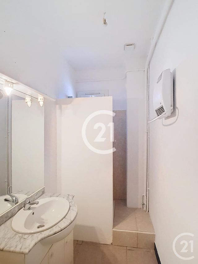 Appartement T3 &agrave; louer - 3 pi&egrave;ces - 84,63 m2 - St Martin De Crau - 13 - PROVENCE-ALPES-COTE-D-AZUR