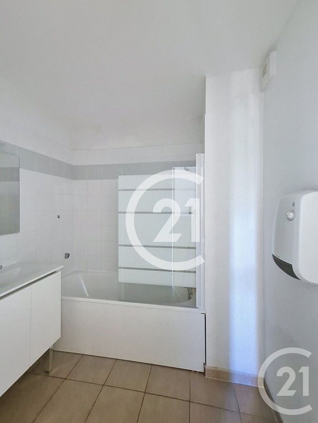 Appartement T4 &agrave; vendre - 5 pi&egrave;ces - 80 m2 - St Martin De Crau - 13 - PROVENCE-ALPES-COTE-D-AZUR