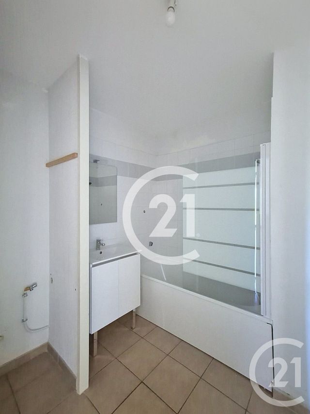 Appartement T4 &agrave; vendre - 5 pi&egrave;ces - 80 m2 - St Martin De Crau - 13 - PROVENCE-ALPES-COTE-D-AZUR