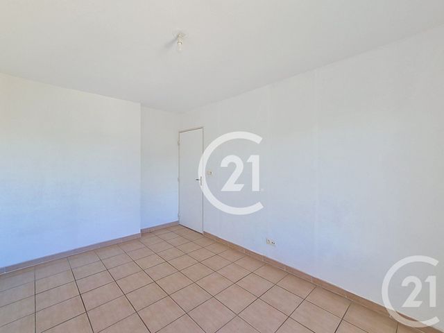 Appartement T4 &agrave; vendre - 5 pi&egrave;ces - 80 m2 - St Martin De Crau - 13 - PROVENCE-ALPES-COTE-D-AZUR