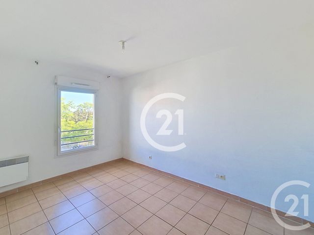 Appartement T4 &agrave; vendre - 5 pi&egrave;ces - 80 m2 - St Martin De Crau - 13 - PROVENCE-ALPES-COTE-D-AZUR