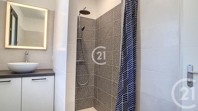 Maison &agrave; louer - 3 pi&egrave;ces - 60,45 m2 - Mas Thibert - 13 - PROVENCE-ALPES-COTE-D-AZUR