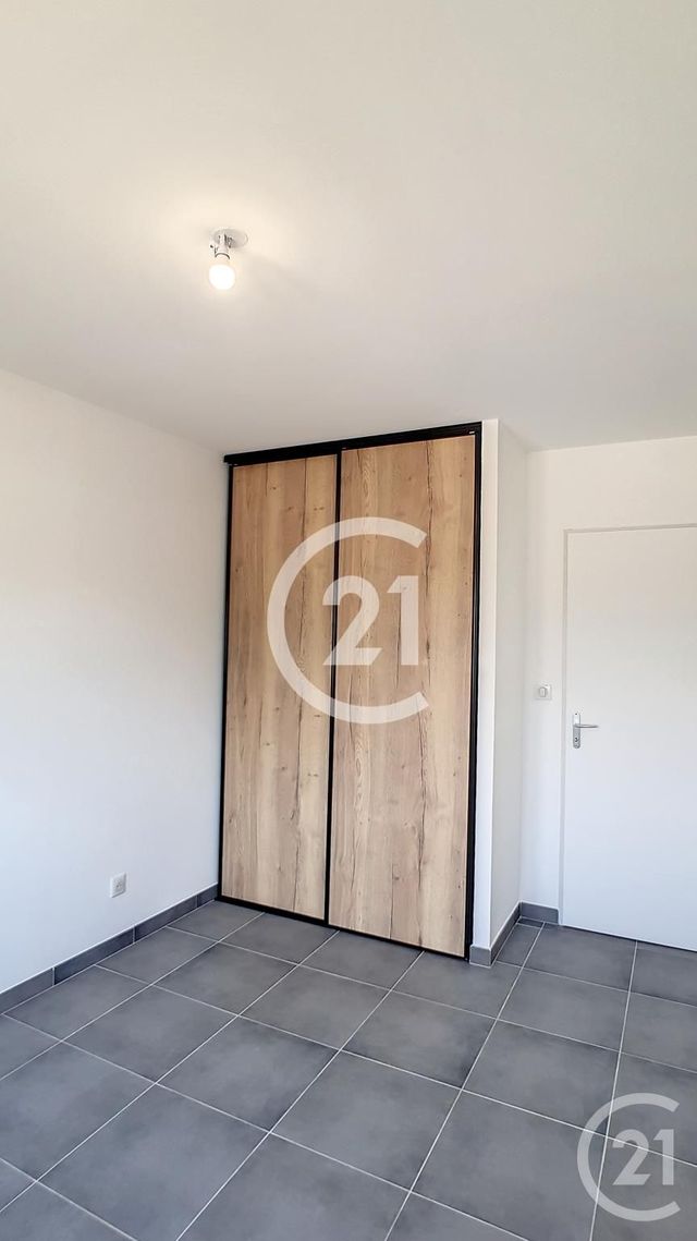 Maison &agrave; louer - 3 pi&egrave;ces - 60,45 m2 - Mas Thibert - 13 - PROVENCE-ALPES-COTE-D-AZUR
