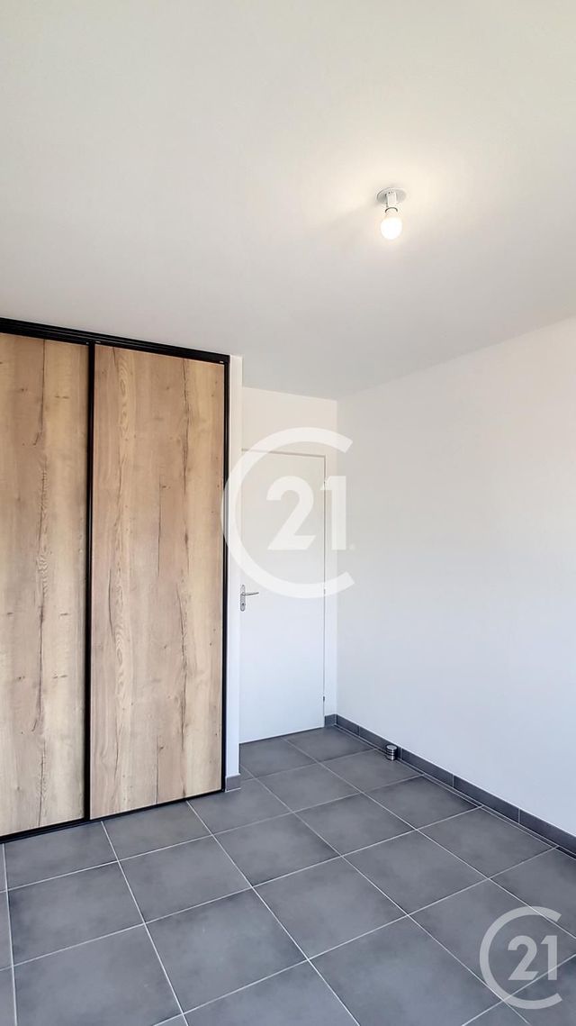 Maison &agrave; louer - 3 pi&egrave;ces - 60,45 m2 - Mas Thibert - 13 - PROVENCE-ALPES-COTE-D-AZUR