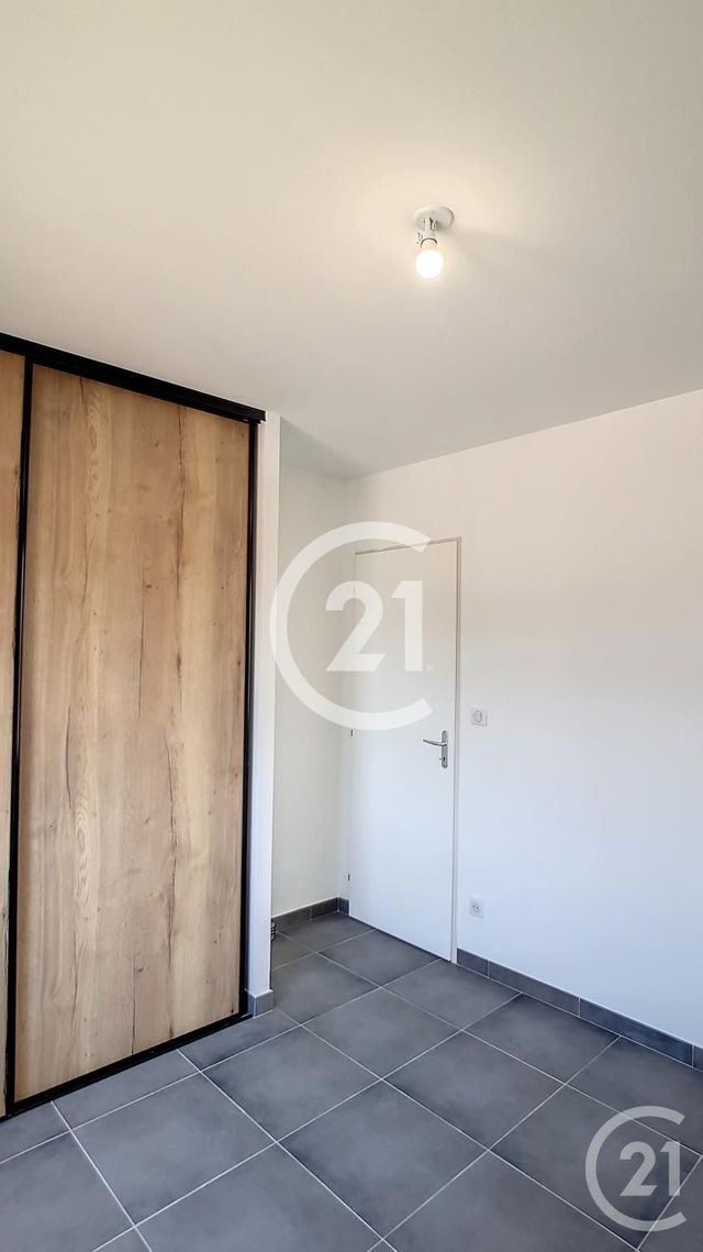 Maison &agrave; louer - 3 pi&egrave;ces - 60,45 m2 - Mas Thibert - 13 - PROVENCE-ALPES-COTE-D-AZUR