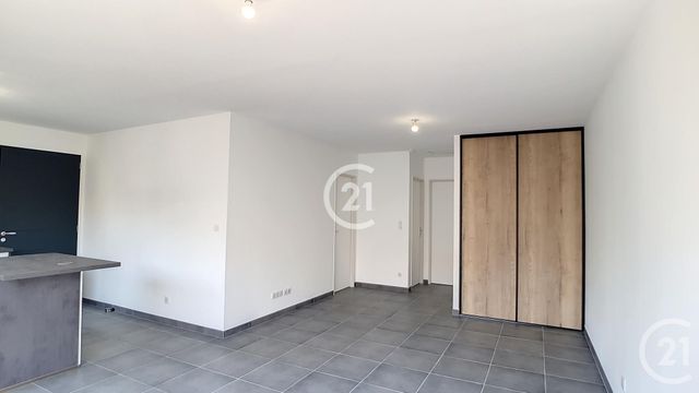 Maison &agrave; louer - 3 pi&egrave;ces - 60,45 m2 - Mas Thibert - 13 - PROVENCE-ALPES-COTE-D-AZUR