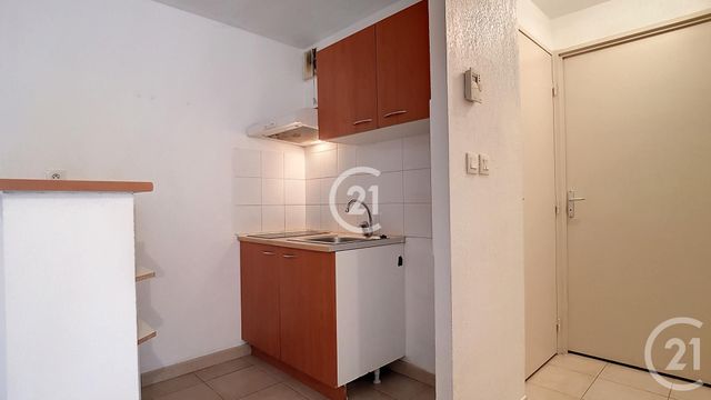 Appartement T2 &agrave; louer - 2 pi&egrave;ces - 44,13 m2 - Arles - 13 - PROVENCE-ALPES-COTE-D-AZUR