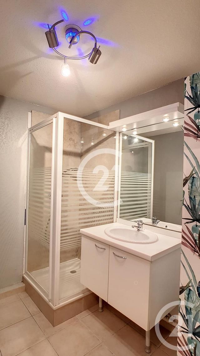 Appartement T2 &agrave; louer - 2 pi&egrave;ces - 44,13 m2 - Arles - 13 - PROVENCE-ALPES-COTE-D-AZUR