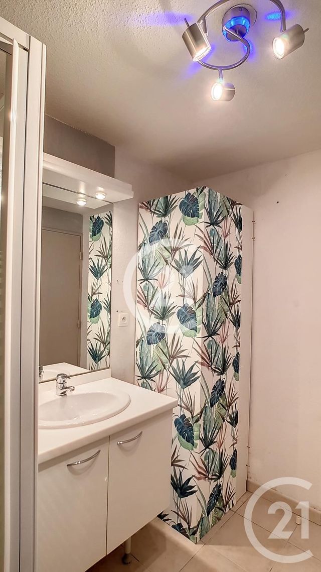 Appartement T2 &agrave; louer - 2 pi&egrave;ces - 44,13 m2 - Arles - 13 - PROVENCE-ALPES-COTE-D-AZUR