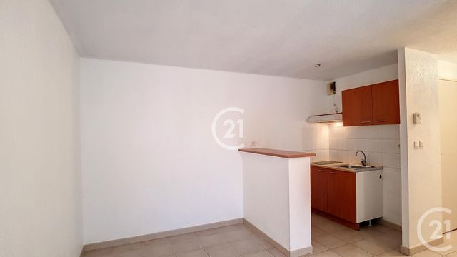 Appartement T2 &agrave; louer - 2 pi&egrave;ces - 44,13 m2 - Arles - 13 - PROVENCE-ALPES-COTE-D-AZUR