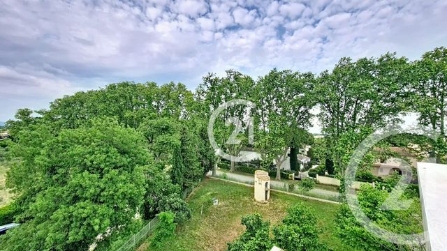 Appartement F4 &agrave; louer - 4 pi&egrave;ces - 89,79 m2 - St Martin De Crau - 13 - PROVENCE-ALPES-COTE-D-AZUR