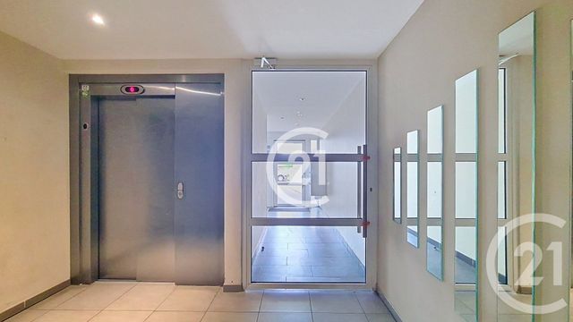Appartement F4 &agrave; louer - 4 pi&egrave;ces - 89,79 m2 - St Martin De Crau - 13 - PROVENCE-ALPES-COTE-D-AZUR