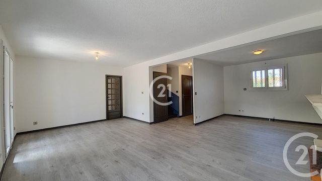 Maison &agrave; louer - 4 pi&egrave;ces - 107,14 m2 - St Martin De Crau - 13 - PROVENCE-ALPES-COTE-D-AZUR